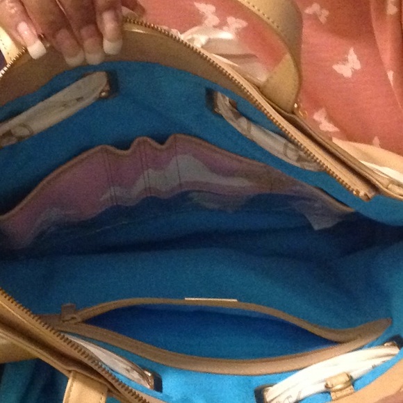 Spacious Tote - Picture 3 of 4